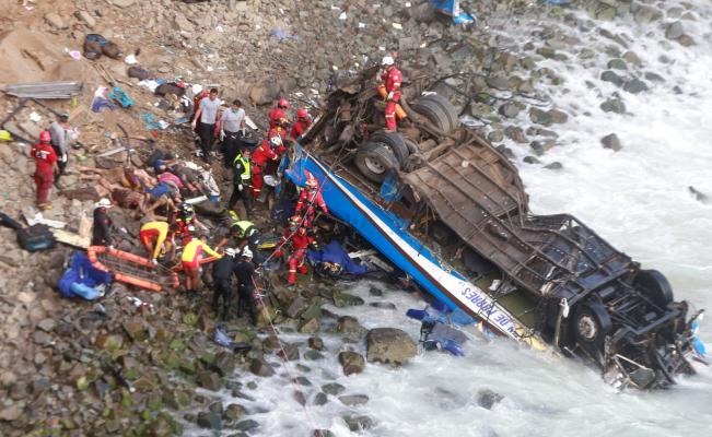 En Perú, la Curva del Diablo cobra 48 muertos