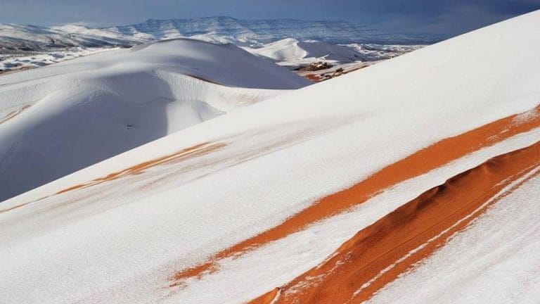 Nieve en el desierto de sahara