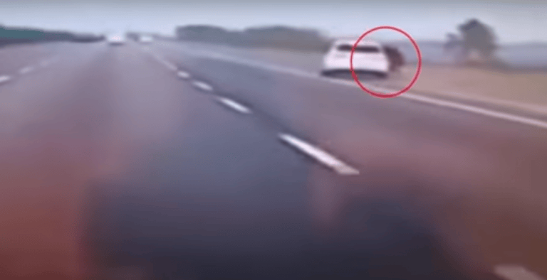 [Vídeo] Se bajó del carro en pleno movimiento
