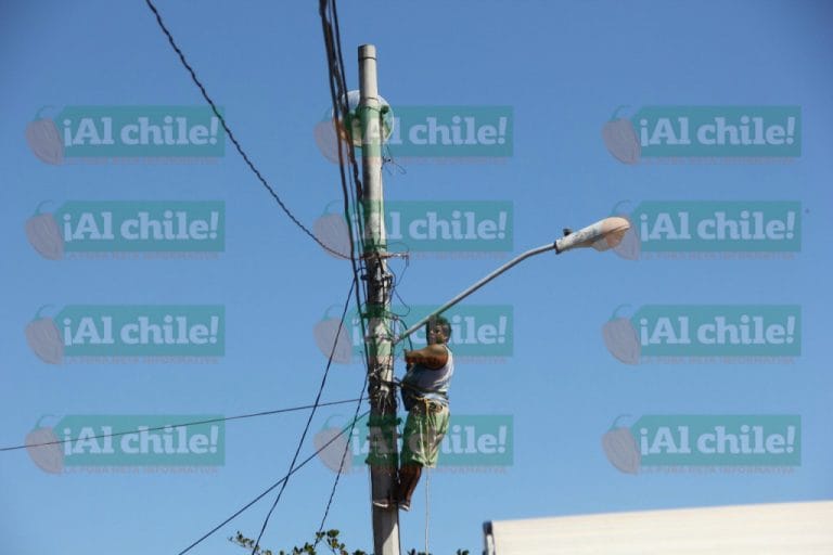 A la gente le vale “colgarse” de cables de alta tensión en Tulum