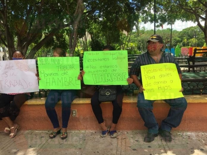 Locatarios de "San Benito" protestan por falta de apoyos