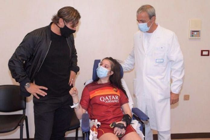 El excapitán de la AS Roma Francesco Totti se reúne con Ilenia Matilli, de 19 años