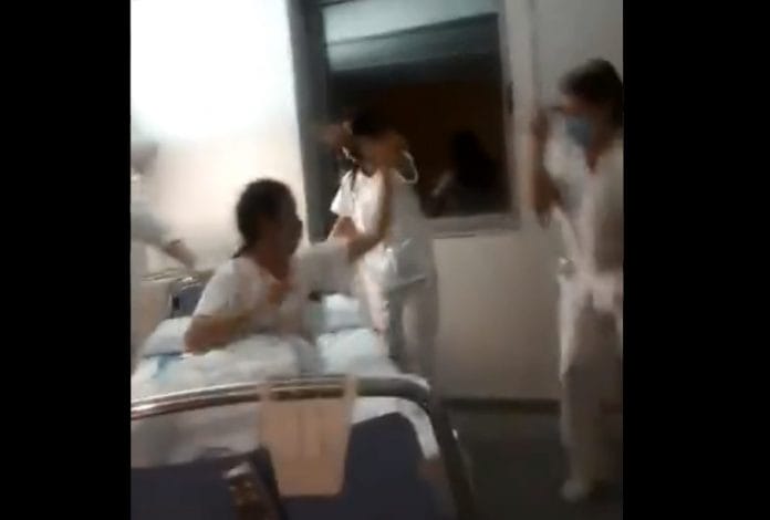 'Se burlan de los enfermos' critican a enfermeras por grabar un TikTok