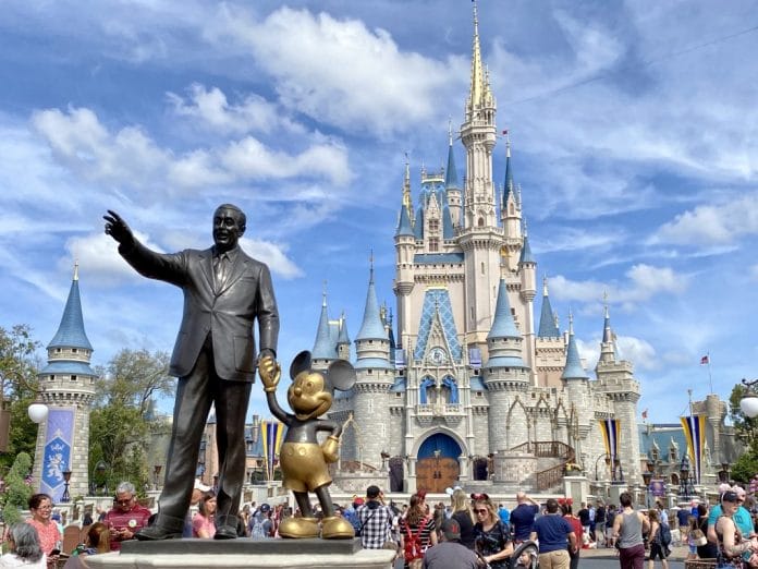 Disney dejará sin chamba a 32 mil empleados por Covid-19
