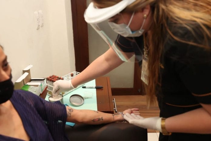 Comienza en Yucatán ensayos de la vacuna china contra Covid-19