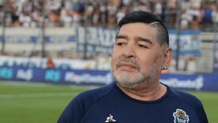 Hospitalizan de emergencia a Maradona en Argentina