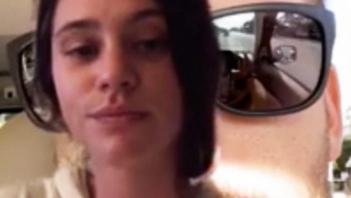 Sydney Kinsch es una joven de 24 años que recientemente se hizo viral debido a que descubrió la infidelidad de su novio gracias a una selfie