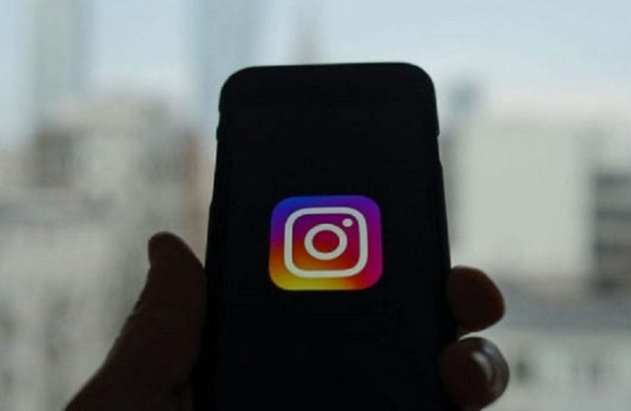 Instagram podría ver tu cámara frontal
