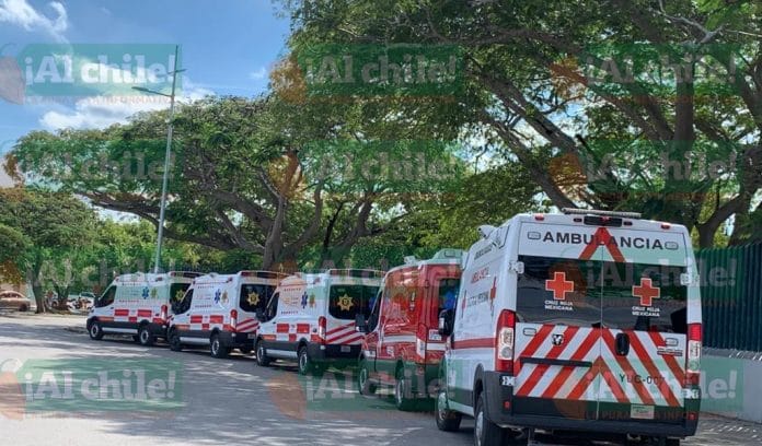 varias ambulancias Hospital Juarez