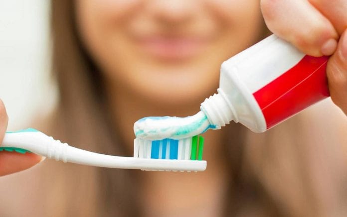 Descubren que algunas pastas dentales neutralizan al coronavirus