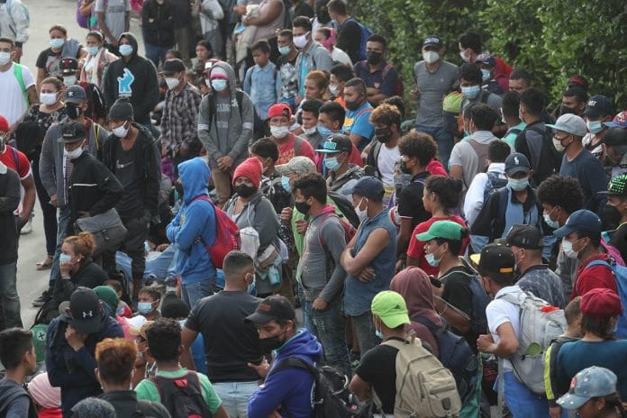 9 mil migrantes México