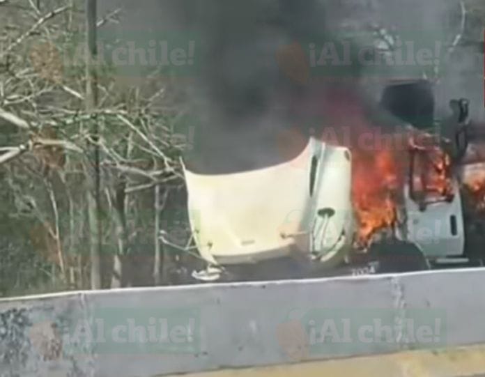 Camión de carga arde en llamas en la Mérida - Umán