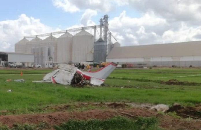 Una avioneta tipo Cessna se desplomó en cielos de Sinaloa, dejando como saldo 3 personas muertas.