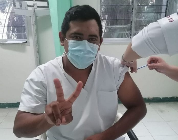 Enfermero atiende gratis a domicilio a pacientes no graves en Kanasín