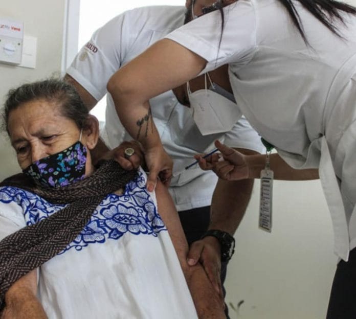 vacunación abuelitos Mérida