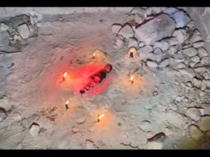 Una bruja fue captada luego de realizar un ritual satánico (video)