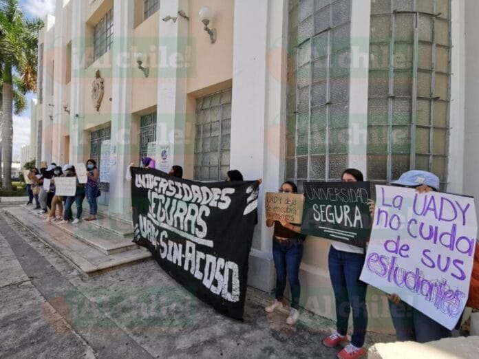 Protestan contra la Uady por denuncias de acoso y abuso sexual