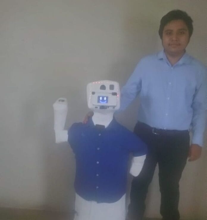 Yucateco crea robot con el que busca combatir al Covid-19