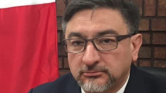 Filtran video de cónsul mexicano en Canadá autocomplaciéndose