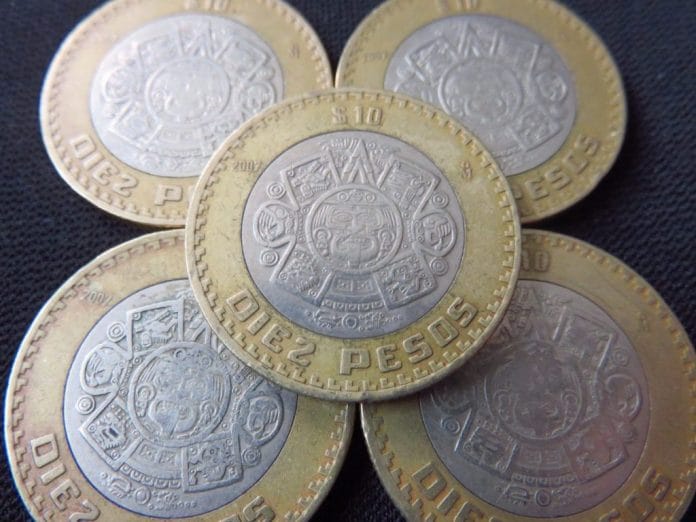 Monedas de 5 y 10 pesos se venden en miles de pesos en internet