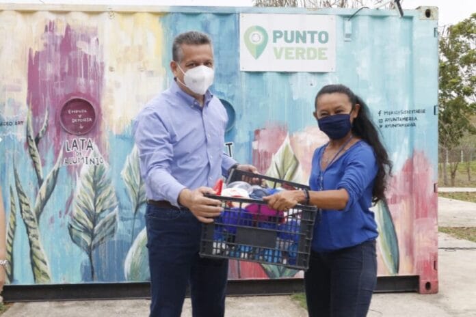 Ayuntamiento Mérida supervisa punto de reciclaje