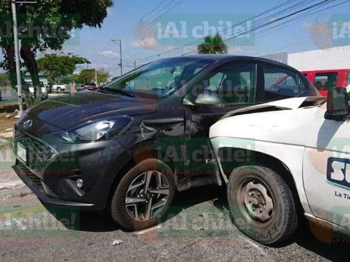 Por ganar el paso, joven enfermera choca a una camioneta en Mérida