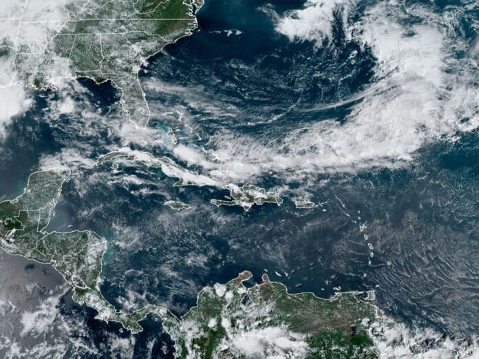 Vigilan zona de baja presión en el Atlántico; podría convertirse en ciclón