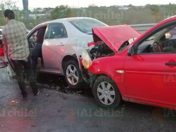 ¡Carambola! 10 conductores chocaron en la carretera Mérida-Motul