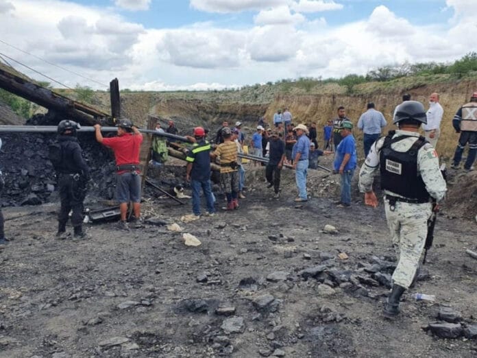 Mina colapsó en Coahuila y dejó a siete mineros atrapados
