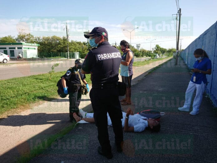 Camioneta de la SSP atropella a una enfermera y huye en San José Tecoh