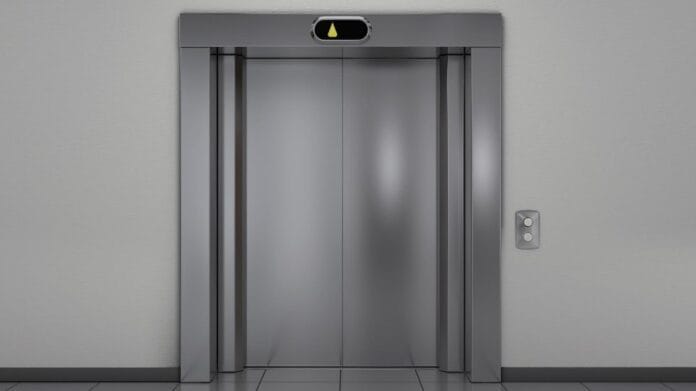 Muere menor tras quedar atrapado entre las puertas de un elevador