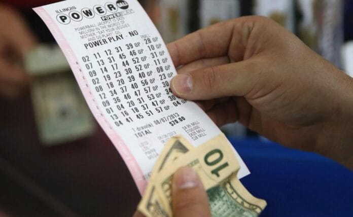 Mujer gana dos veces la lotería el mismo día; esto ganó