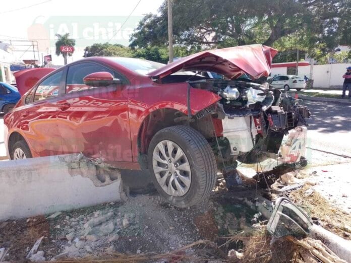 Mototaxista causa tremendo accidente en la Av. Fidel Velázquez