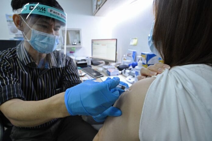 Cobrarán las facturas médicas a los pacientes de covid-19 no vacunados