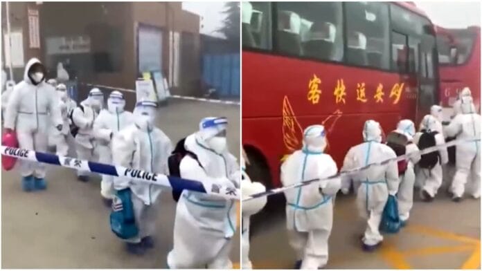 Niños en trajes de seguridad son aislados tras un brote de Covid en China
