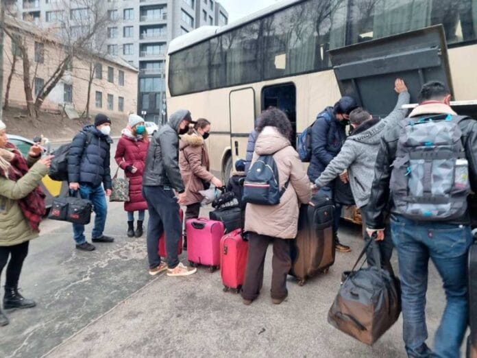 50 mexicanos viviendo en Ucrania piden ser evacuados