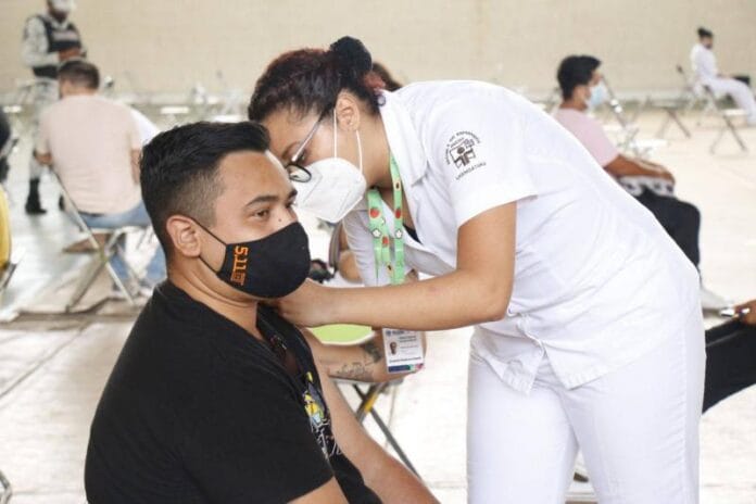 Tercera dosis de vacuna Covid para personas de 18 a 29 en Mérida será en estas fechas