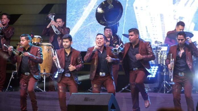La Trakalosa de Edwin Luna triunfan en Mérida tras concierto