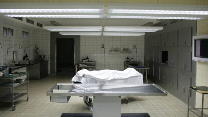 Hombre 'resucita' cuando era trasladado a una morgue