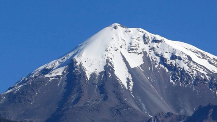Muere alpinista tras caer 150 metros del Pico de Orizaba