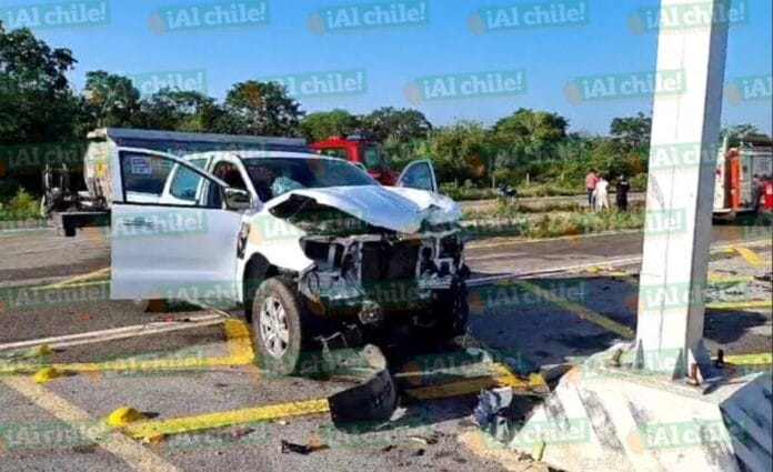 Fuerte accidente se registra en la Mérida - Tetiz tras choque de dos vehículos