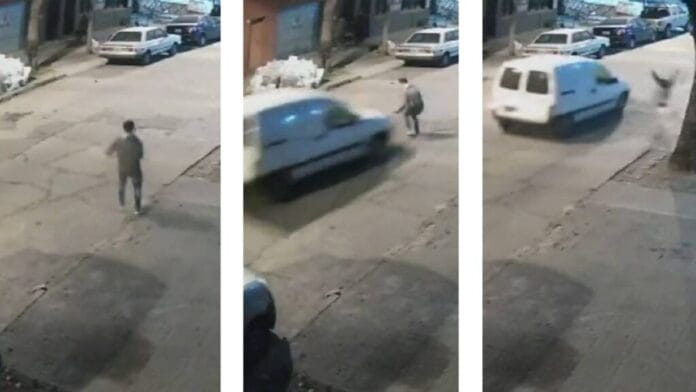 Joven de 16 años asalta a mujer; su hijo lo alcanza y lo atropella (VIDEO)