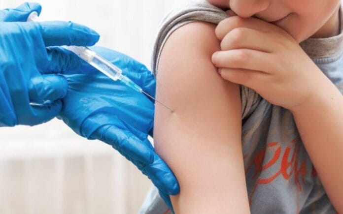vacunar contra COVID-19 a niños con cáncer