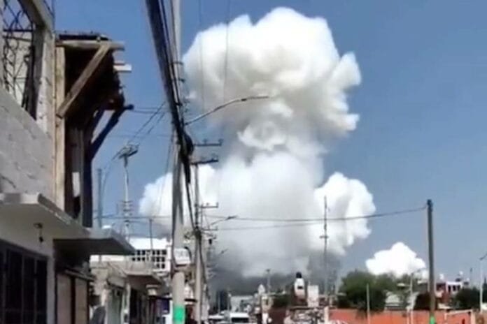 Explosión en taller de pirotecnia en Tultepec deja a menor lesionado