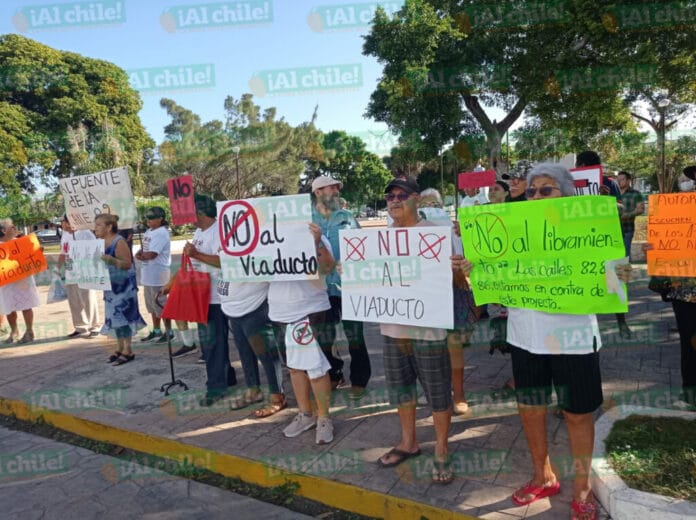 Protestan en contra del puente en Progreso