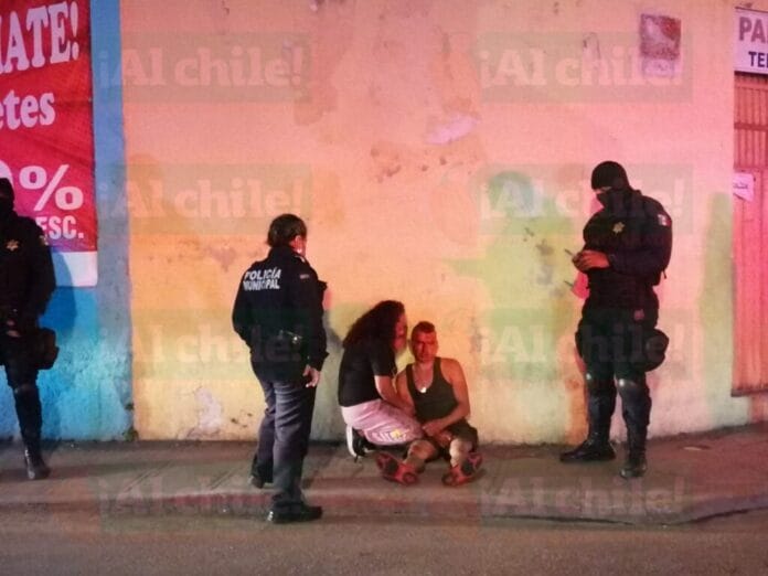 Dos hombres se agarran a golpes a las afueras de un bar en Mérida, por mujeres