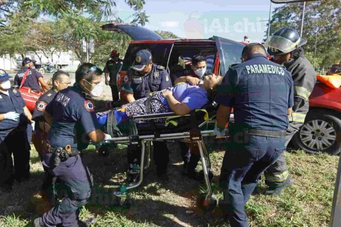 Dos mujeres resultaron lesionadas tras aparatoso accidente en el periférico de Mérida