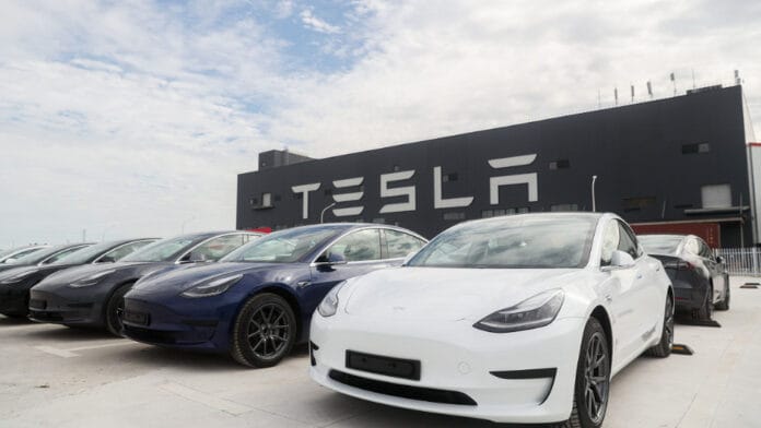 AMLO confirma que Elon Musk, sí instalará una fábrica en automóviles en Monterrey