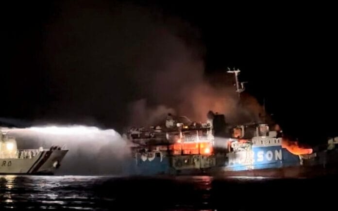 Ferry termina incendiándose; hay 31 muertos (VÍDEO)