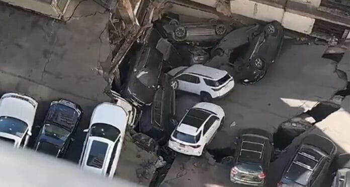 Se derrumba estacionamiento en Manhattan; varios heridos y atrapados (VÍDEO)